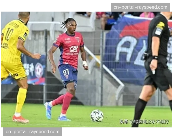 法国队新一期名单:萨利巴回归,17岁雷恩中场首次入选 法国队新一期名单:萨利巴回归,17岁雷恩中场首次入选