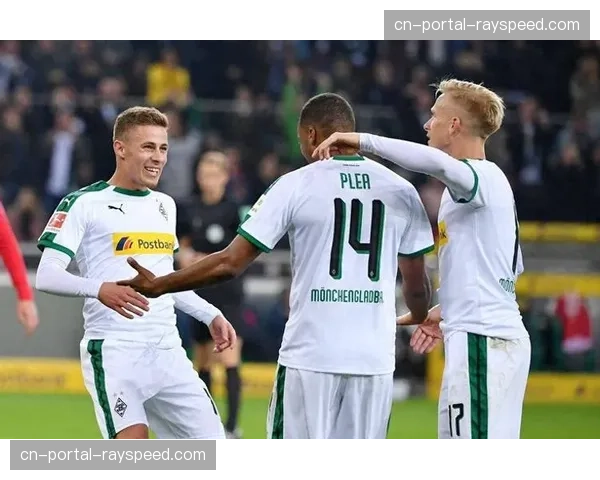 战报：门兴格拉德巴赫3-1逆转霍芬海姆，中场休息后变阵三中卫并启用混合盯人是转折点。