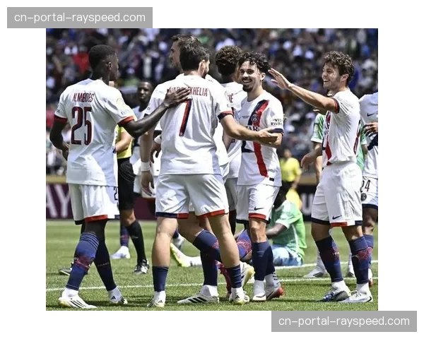 战术板:巴黎利用前场任意球快发战术,成功打破马竞密集防守