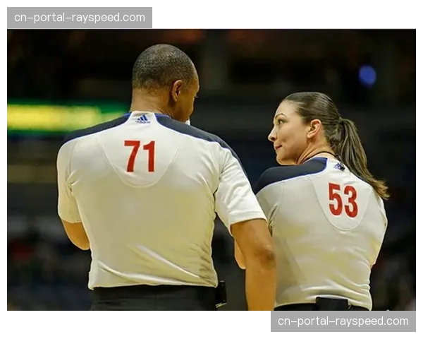 前NBA裁判乔伊·克劳福德出版新书，揭秘季后赛边路防守吹罚的潜规则